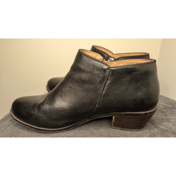 Vionic Jolene black leather side zip ankle boots - Picture 7 of 10